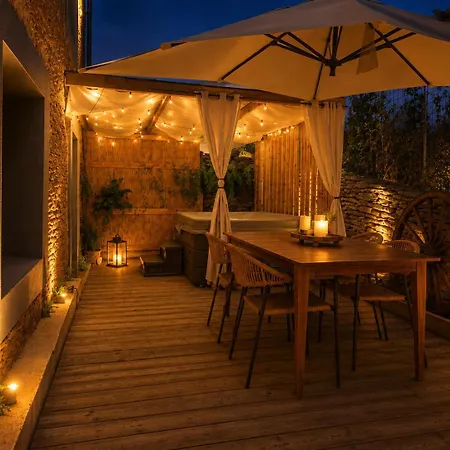 Bed and breakfast Privé Avec De Gamme, Salle De Cinéma, Massage Etc 3*