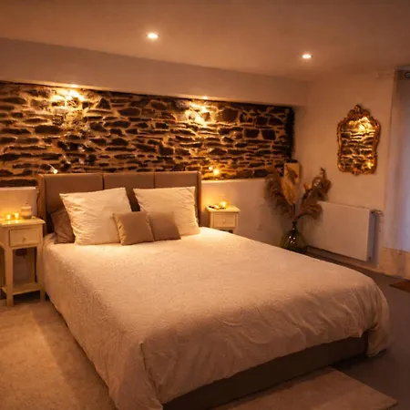 Privé Avec De Gamme, Salle De Cinéma, Massage Etc 3*