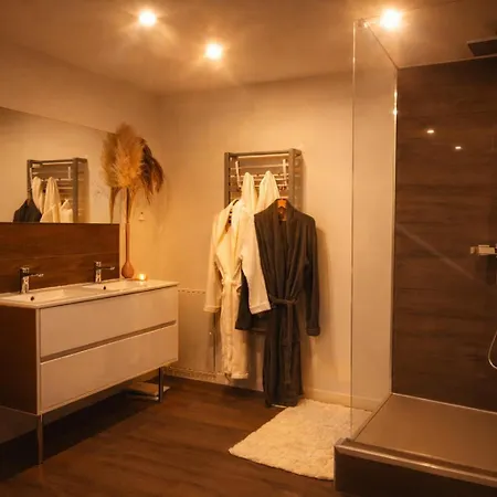 Bed and breakfast Privé Avec De Gamme, Salle De Cinéma, Massage Etc